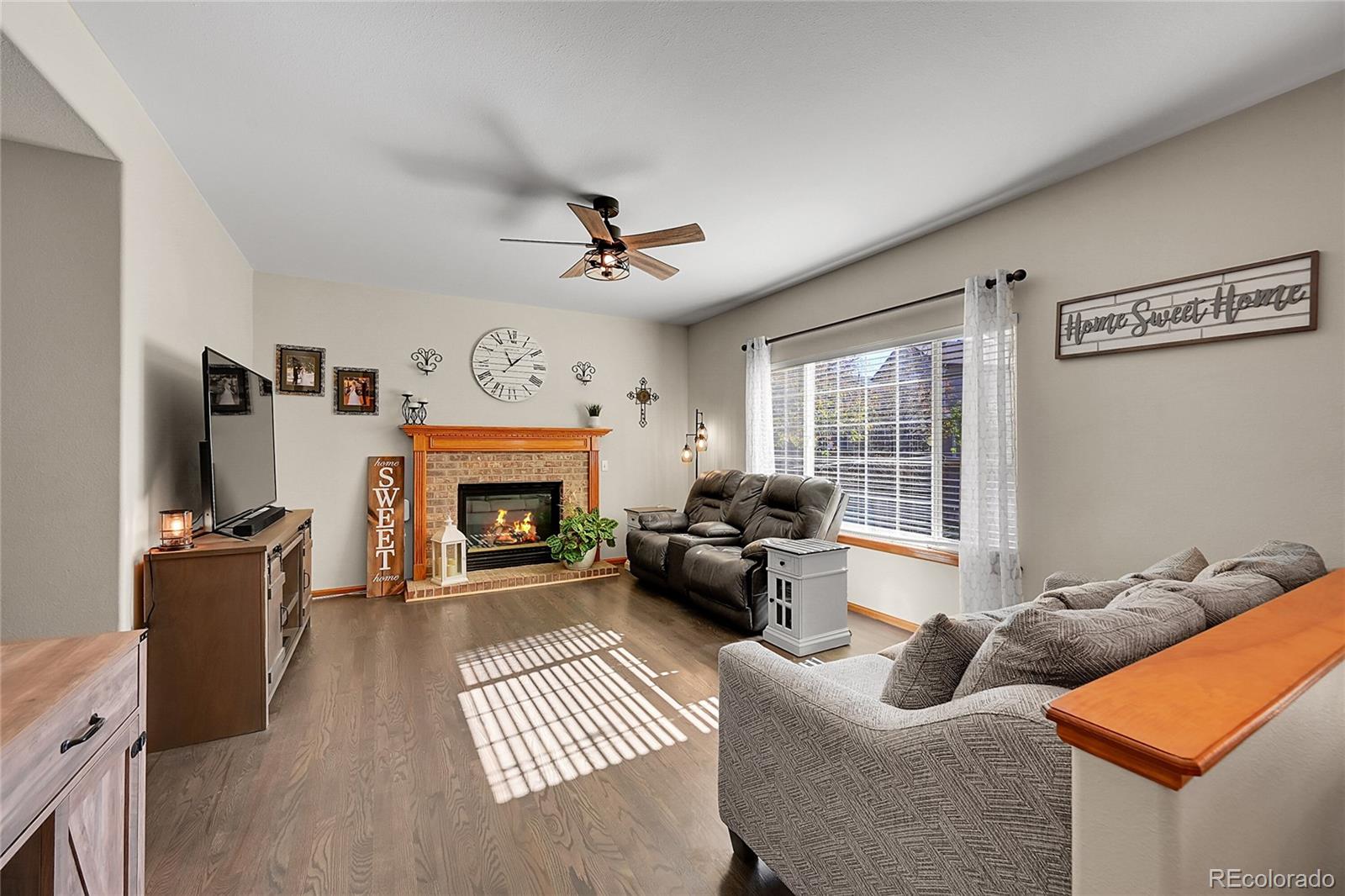 1086 Thornbury Place Highlands Ranch, CO 80129 - Photo 2 of 43