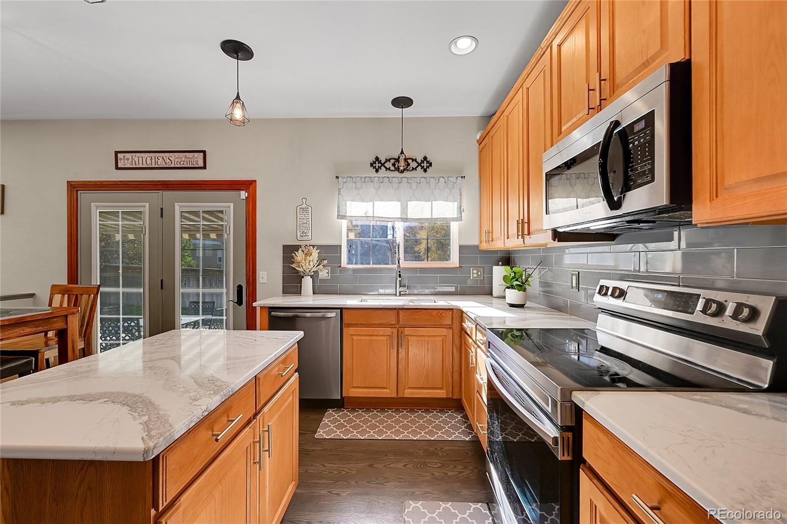 1086 Thornbury Place Highlands Ranch, CO 80129 - Photo 6 of 43