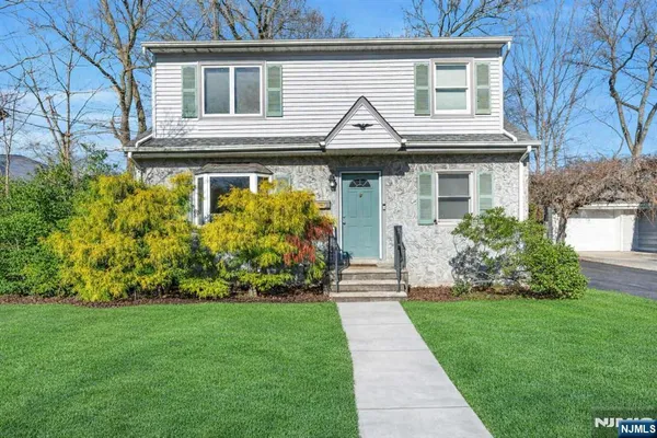 $749,000 | 60 Westview Drive, Bergenfield, NJ 07621