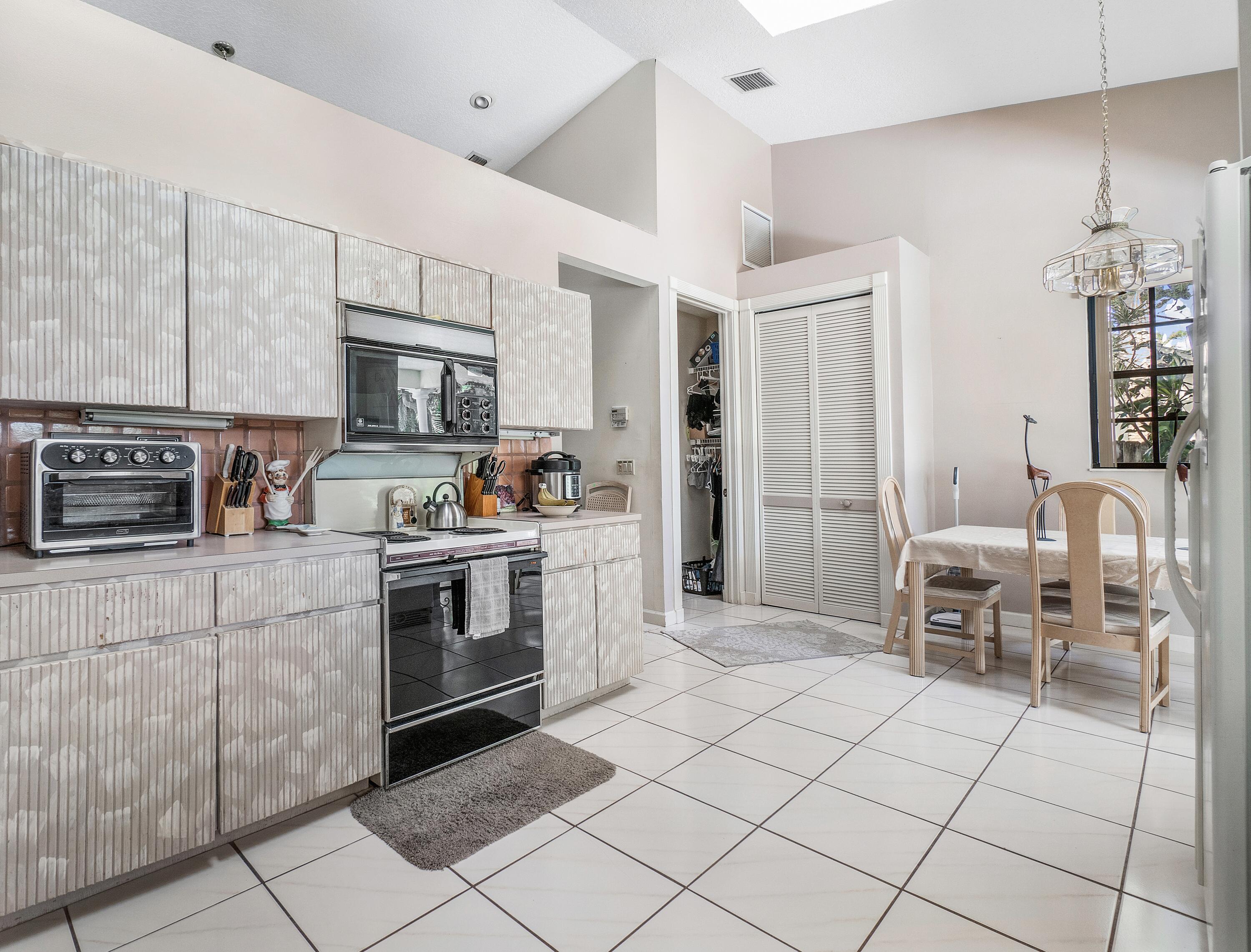 7800 Fairway Trail Boca Raton, FL 33487 - Photo 5 of 19 182F9535-AE3A-408D-97E9-714390A0FFCF