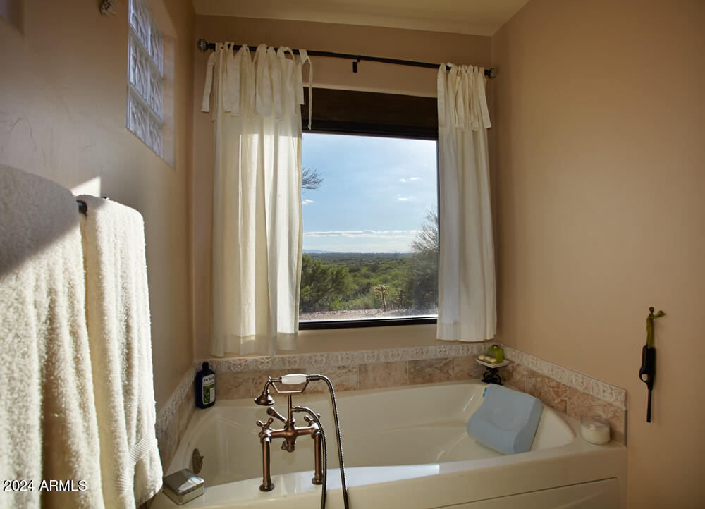 14545 East Rincon Creek Ranch Road Tucson, AZ 85747 - Photo 67 of 91 Cottage Tub 9829