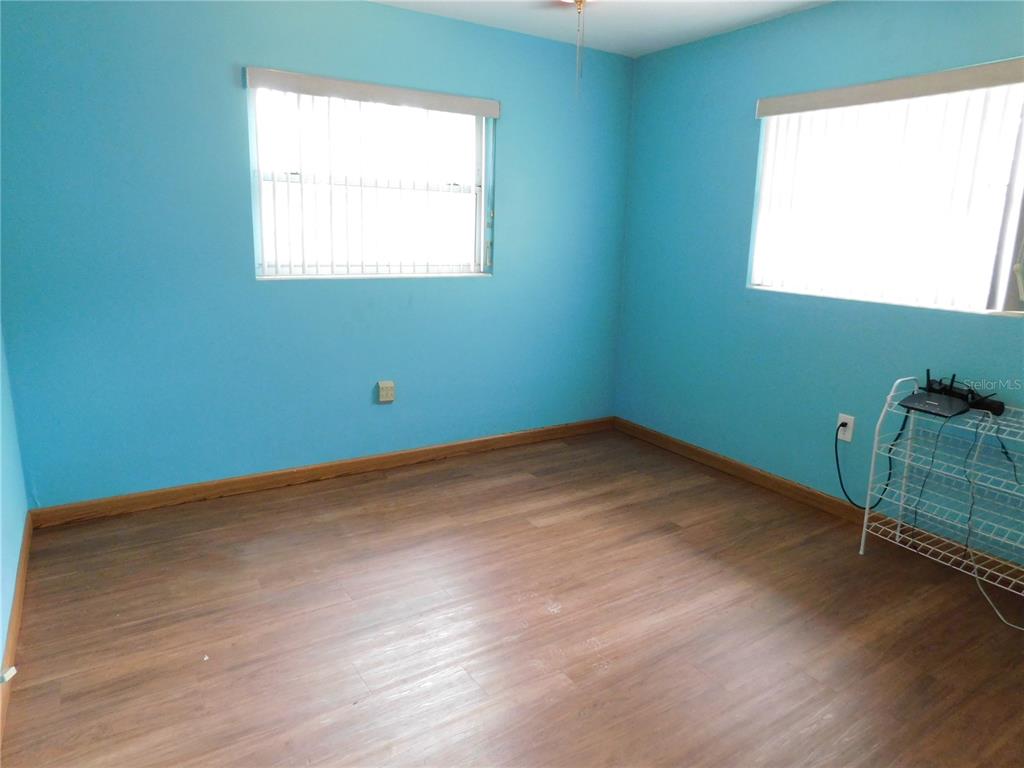 888 Forest Glen Road Clearwater, FL 33765 - Photo 31 of 61 an empty room with a window