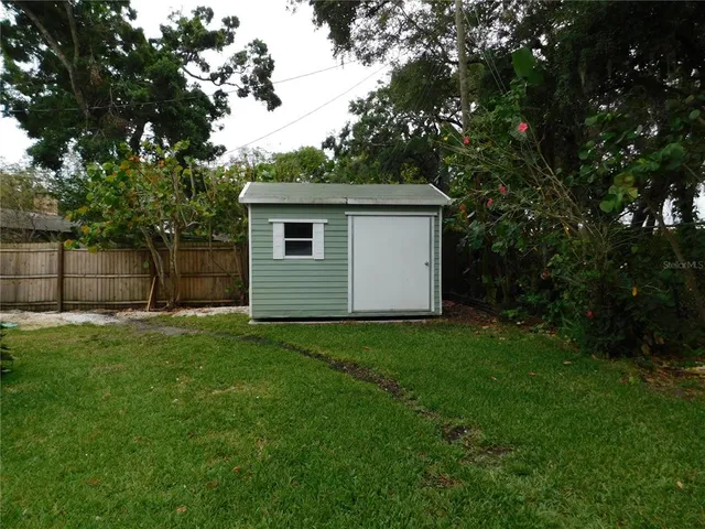 a view of a entrance door of the house