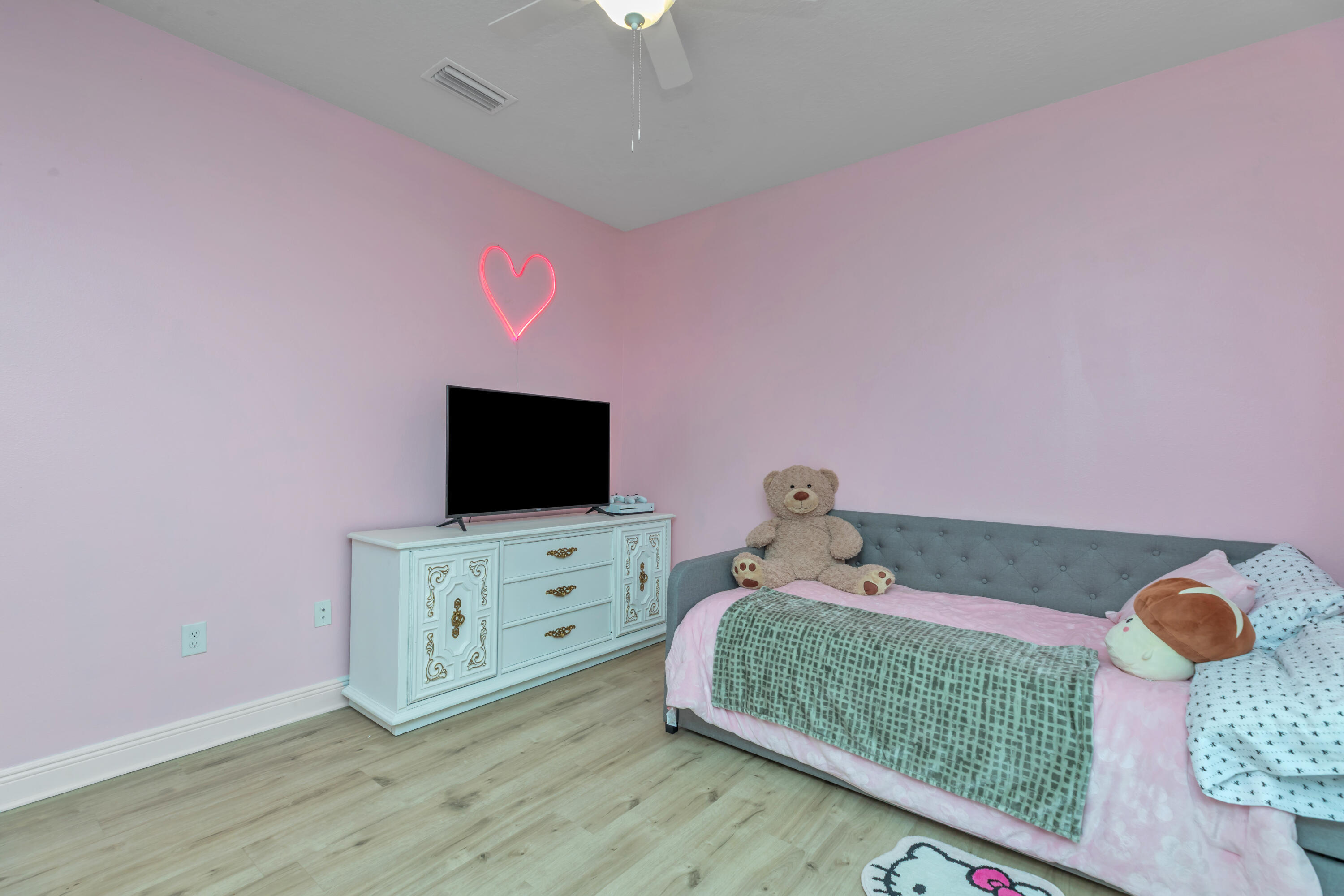 18 Hammock Circle Freeport, FL 32439 - Photo 32 of 50 a bedroom with a bed and flat screen tv