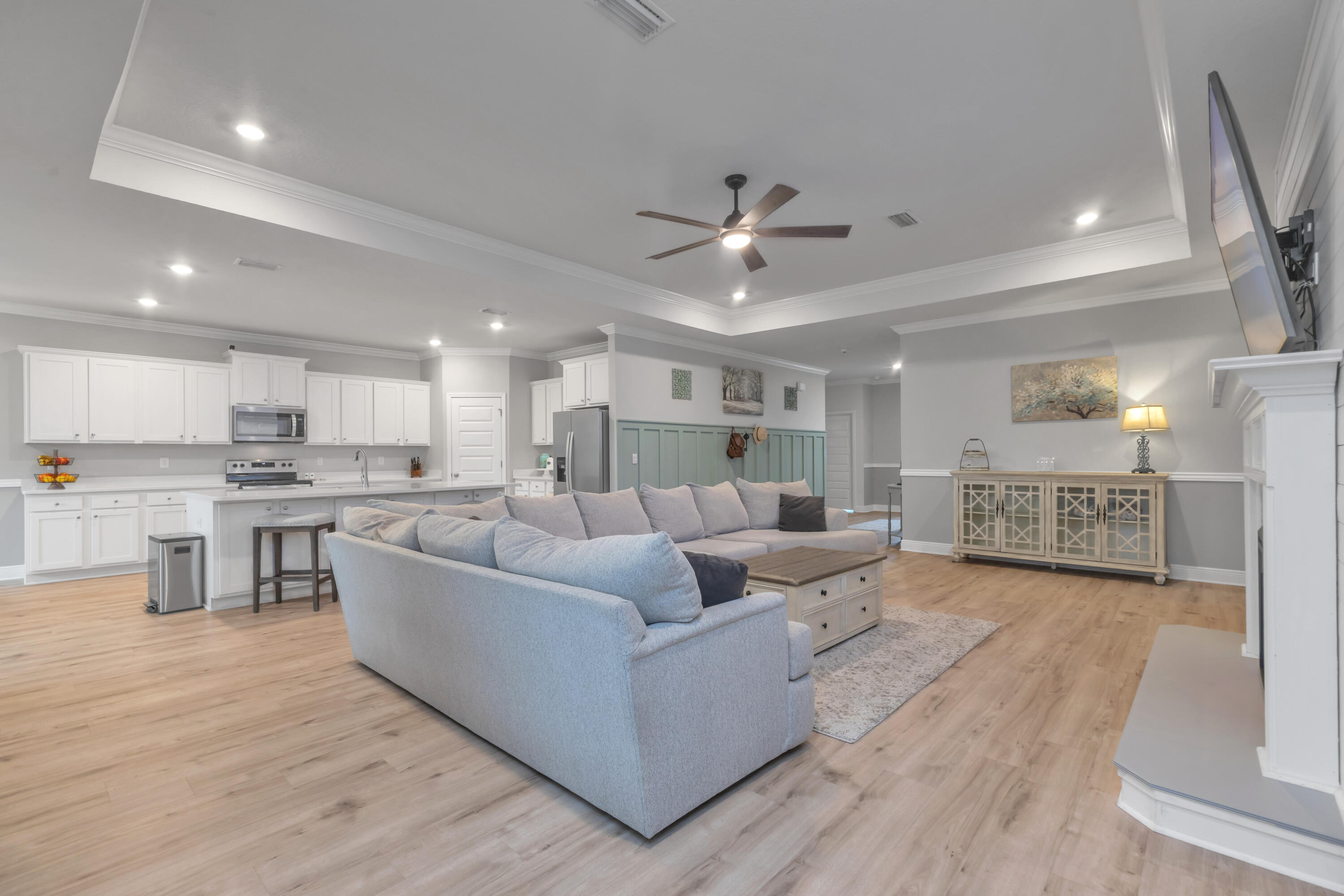 18 Hammock Circle Freeport, FL 32439 - Photo 5 of 50 a living room with furniture and kitchen view