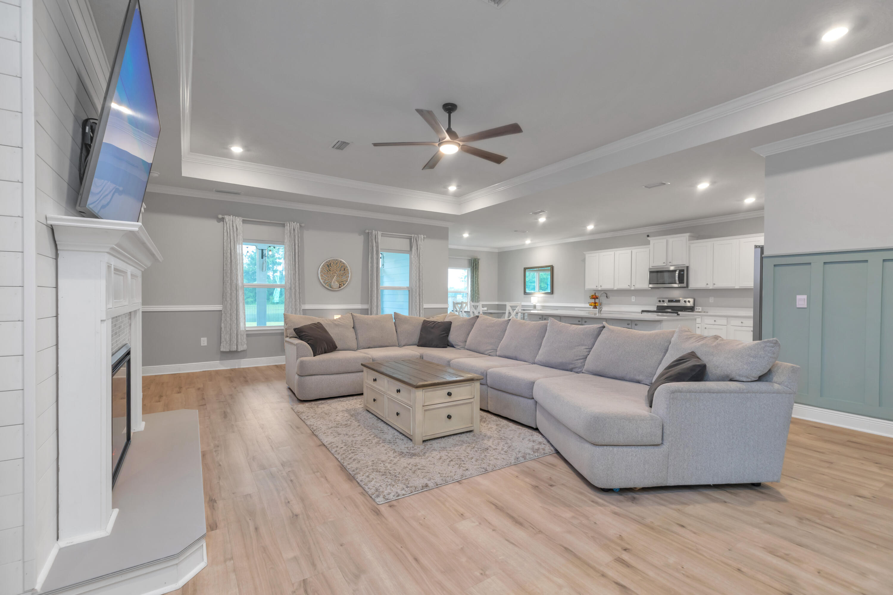 18 Hammock Circle Freeport, FL 32439 - Photo 6 of 50 a living room with furniture and a wooden floor