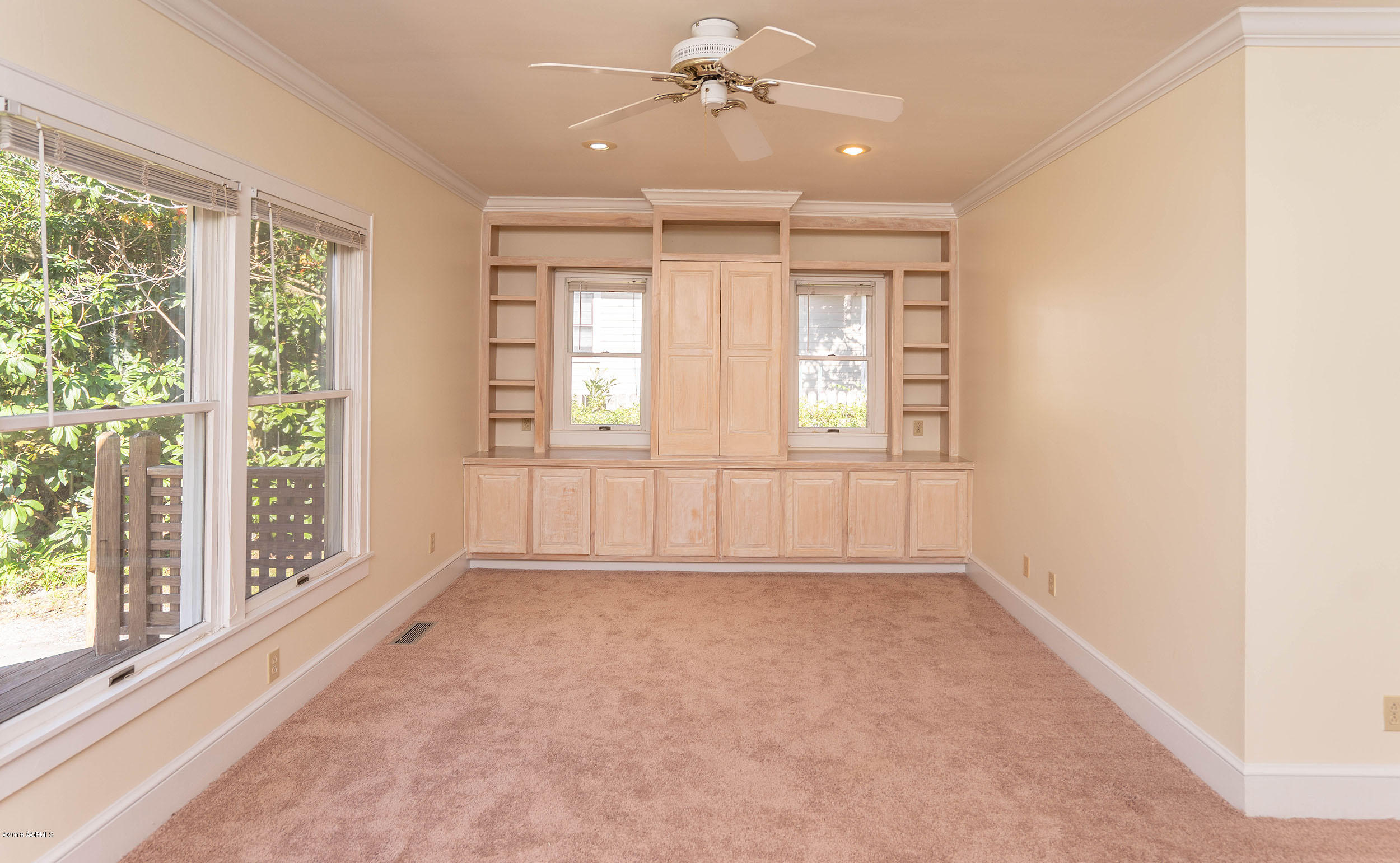 750 Ribaut Road Beaufort, SC 29902 - Photo 24 of 50 Family Room