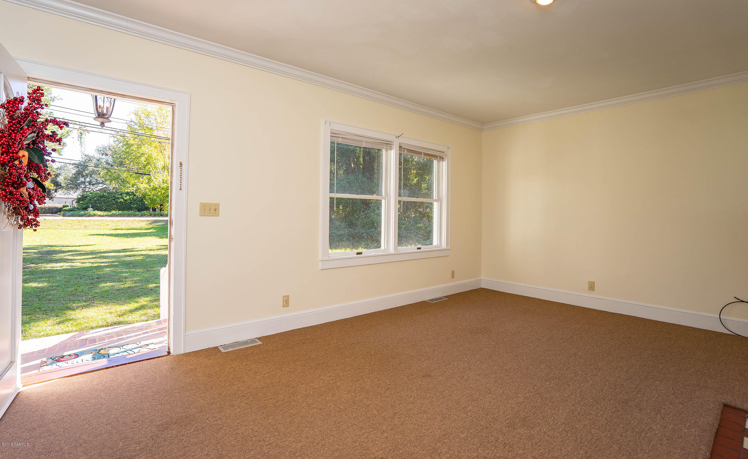 750 Ribaut Road Beaufort, SC 29902 - Photo 8 of 50 Living Room