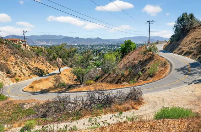 a view of a very nice looking room