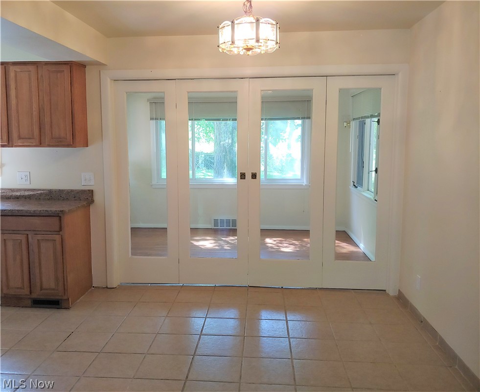 29400 Harvard Road Beachwood, OH 44122 - Photo 8 of 18 Dining Room to Sun Room