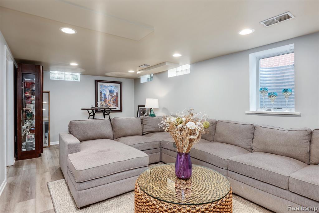 3939 Highfield Road Royal Oak, MI 48073 - Photo 24 of 36