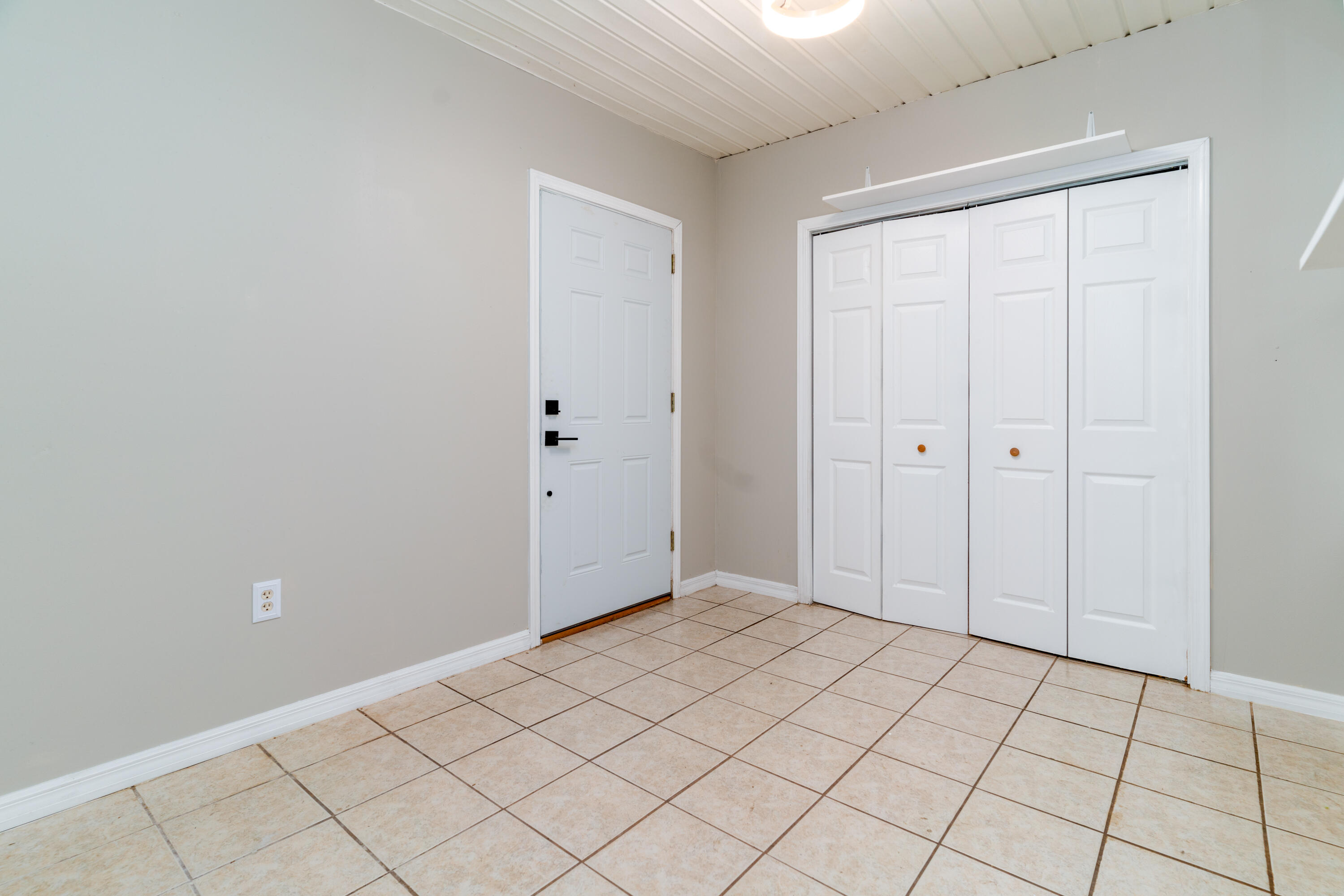 1530 Heritage Road Fort Walton Beach, FL 32547 - Photo 20 of 37 a view of an empty room