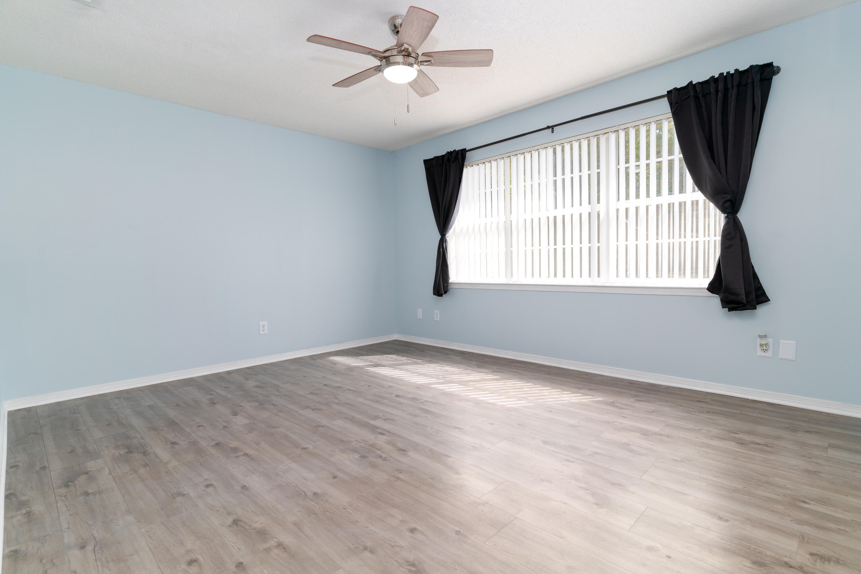 1530 Heritage Road Fort Walton Beach, FL 32547 - Photo 25 of 37 a view of an empty room with a window
