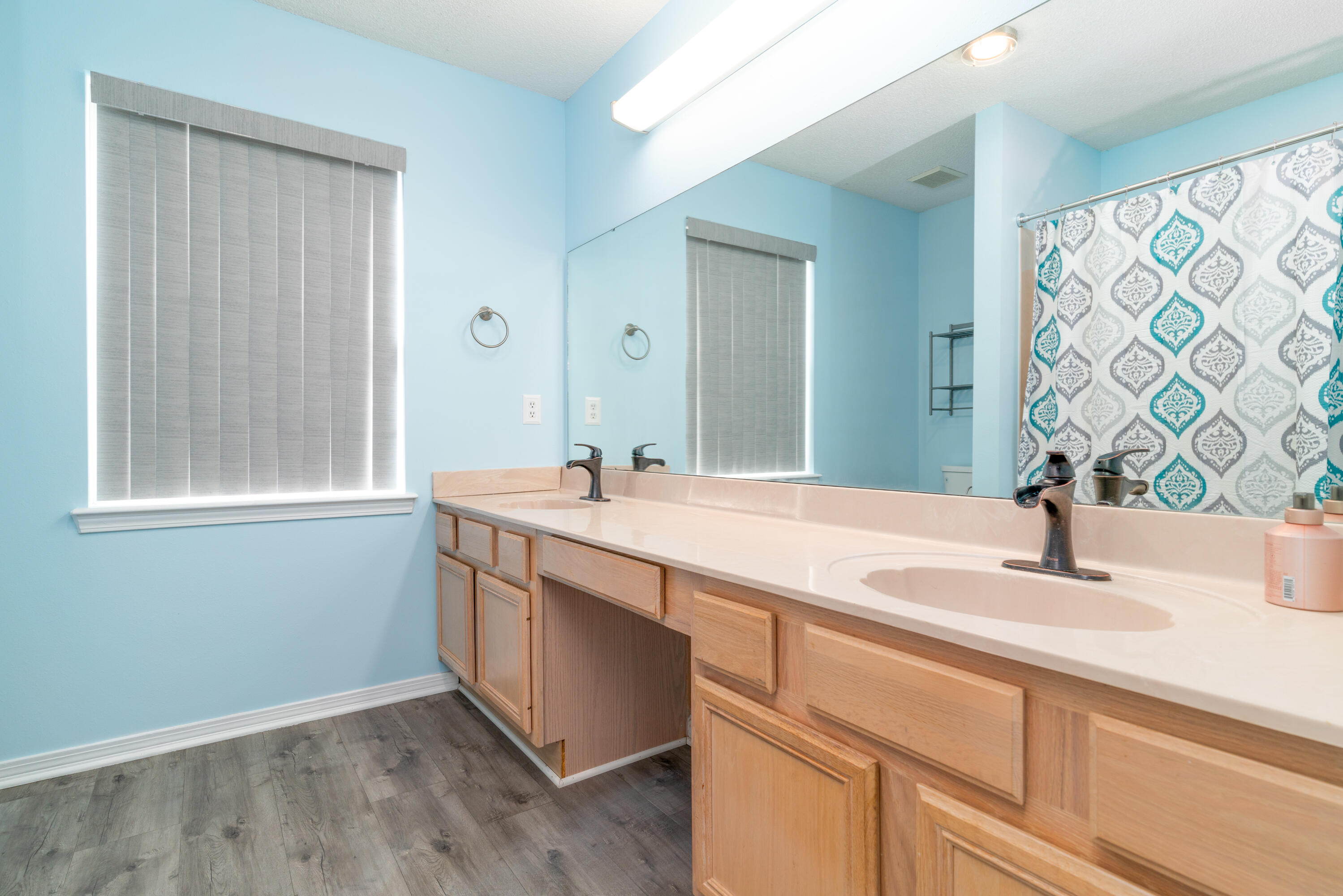 1530 Heritage Road Fort Walton Beach, FL 32547 - Photo 27 of 37 a bathroom with a double vanity sink and a mirror
