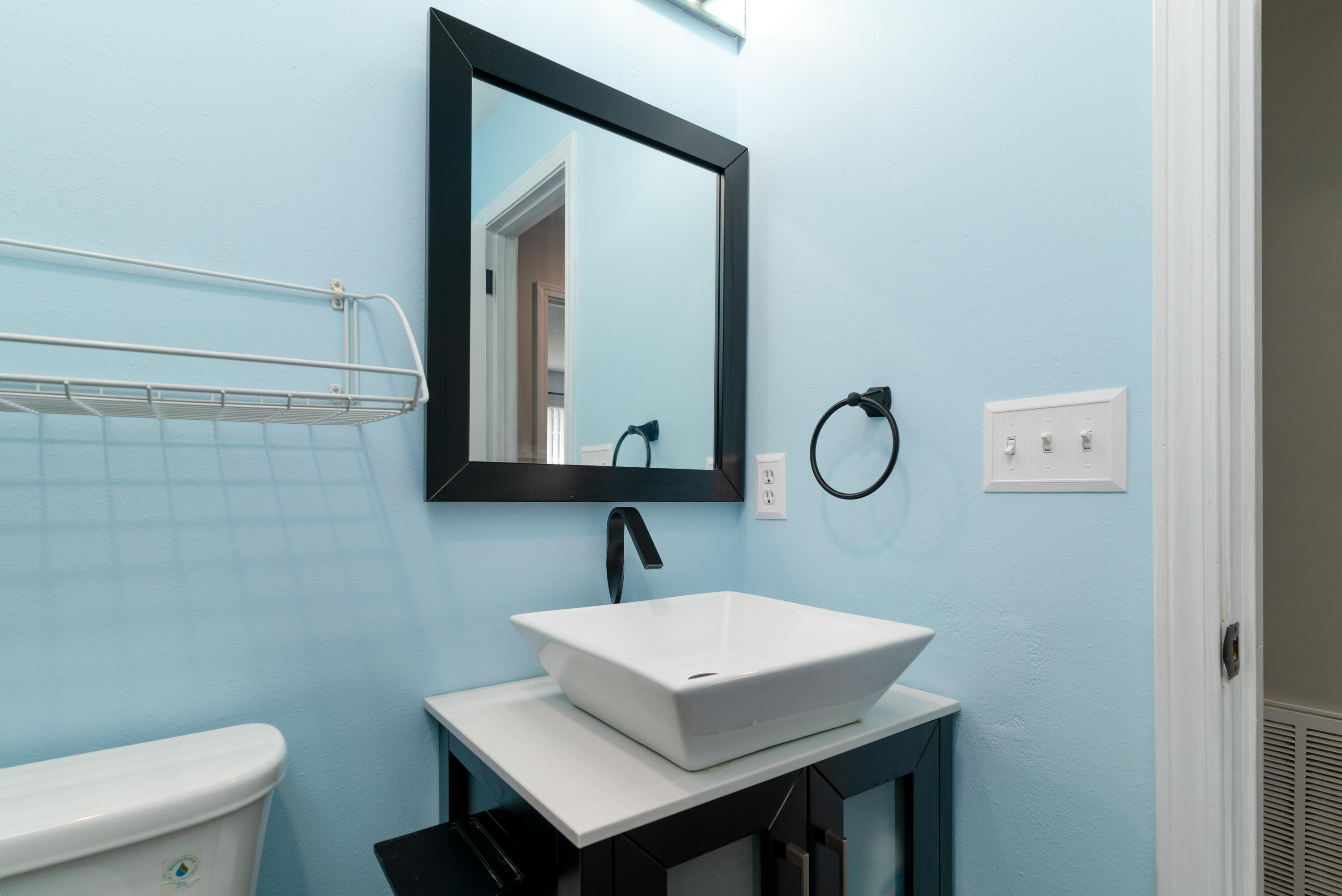 1530 Heritage Road Fort Walton Beach, FL 32547 - Photo 32 of 37 a bathroom with a toilet sink vanity and mirror