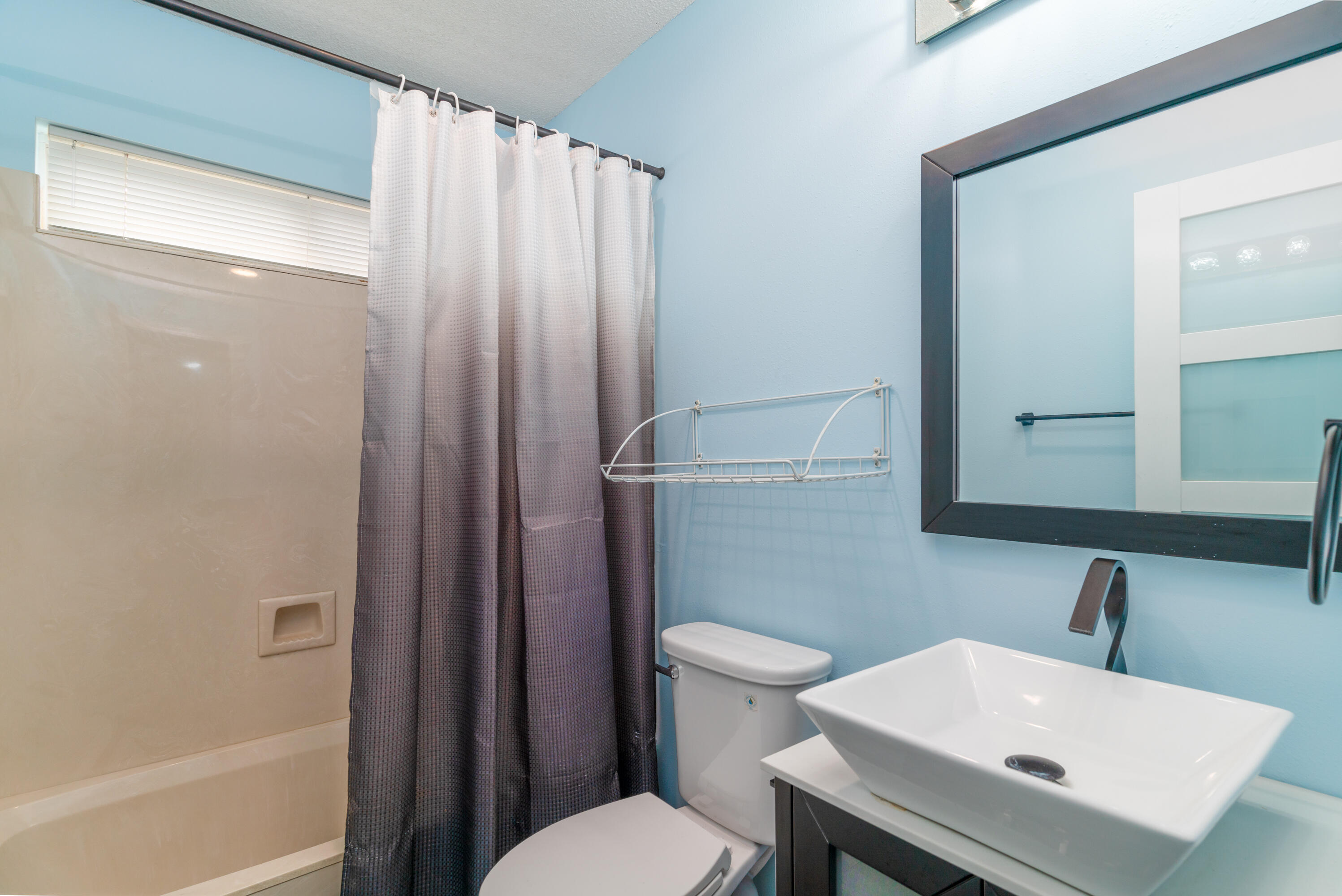 1530 Heritage Road Fort Walton Beach, FL 32547 - Photo 33 of 37 a bathroom with a sink a toilet and shower