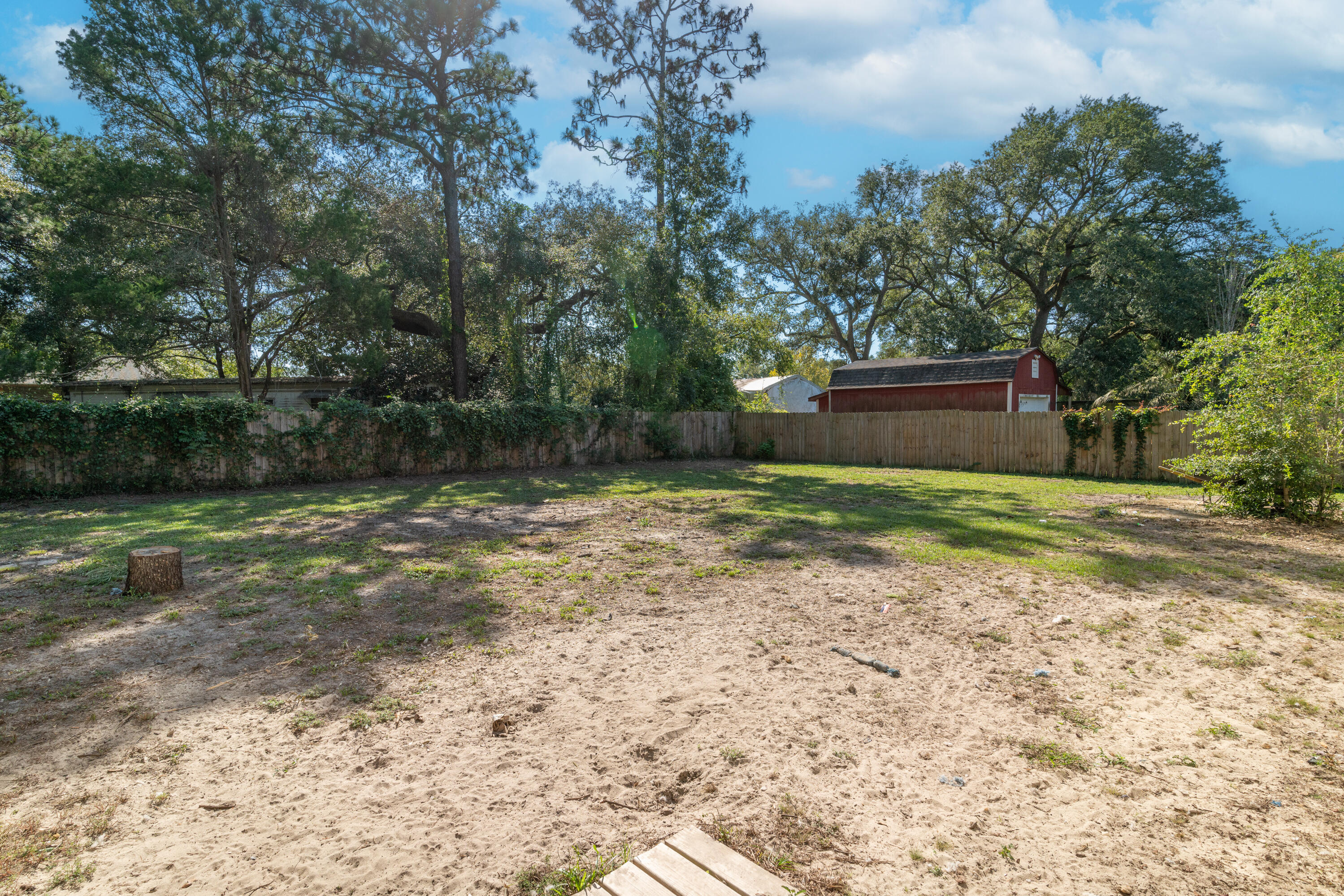 1530 Heritage Road Fort Walton Beach, FL 32547 - Photo 6 of 37 a view of a backyard