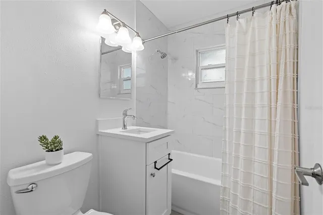 $2,350 | 326 50th Avenue North, St. Petersburg, FL 33703