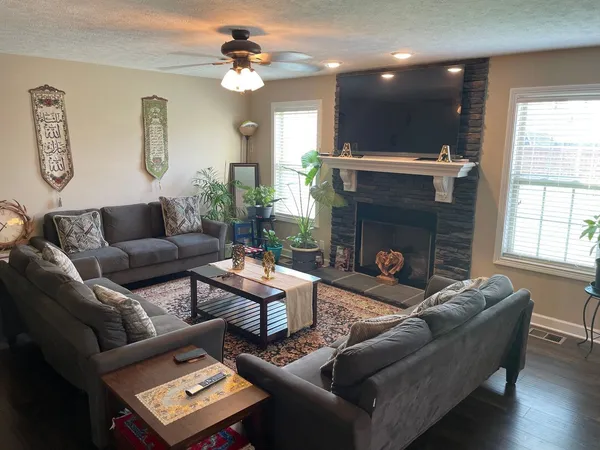 $2,150 | 1046 Christian James Court, Clarksville, TN 37043