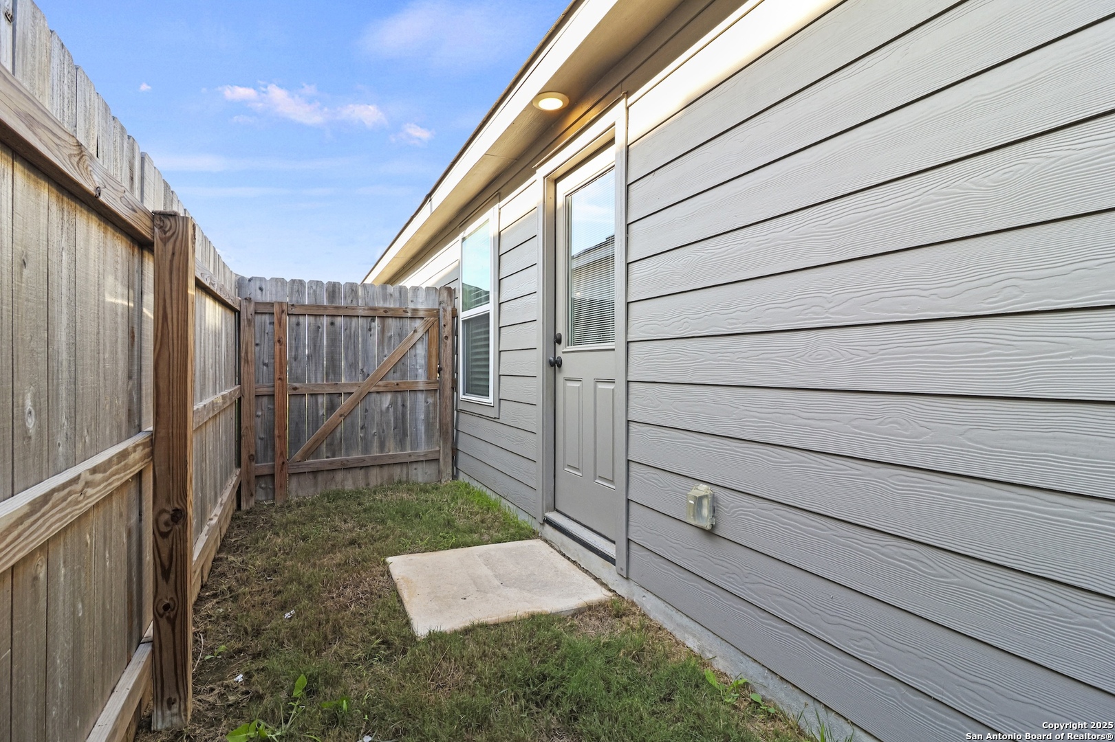 6430 Level Flight Converse, TX 78109 - Photo 17 of 19 a view of a back yard of the house