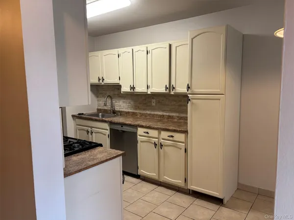 $509,000 | 92 Lake Ridge Cove, Mohegan Lake, NY 10547