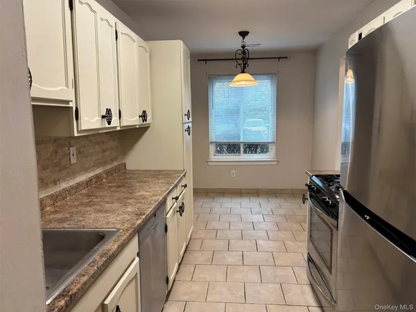 $509,000 | 92 Lake Ridge Cove, Mohegan Lake, NY 10547