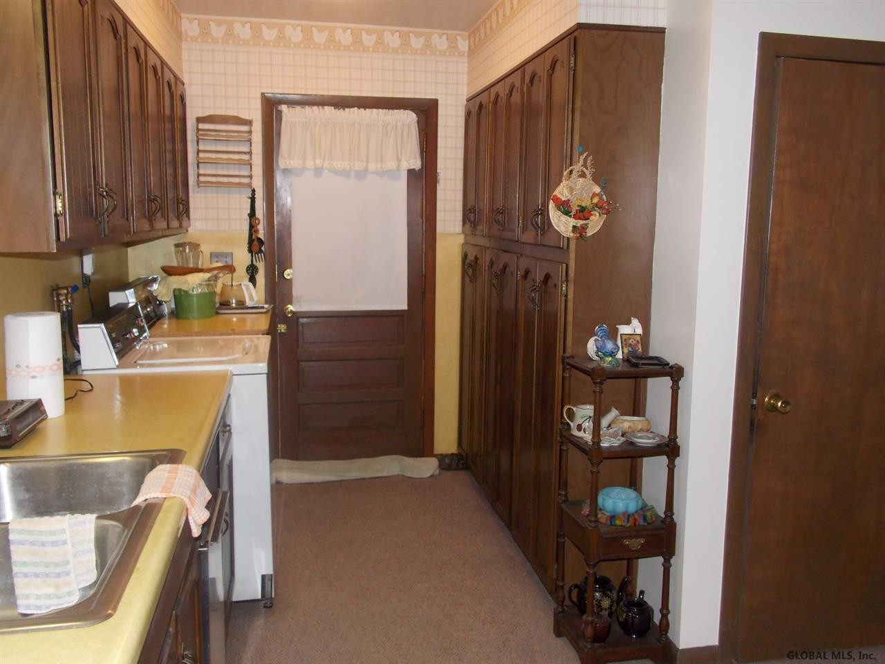 4 Yale Street Schenectady, NY 12304 - Photo 8 of 10 Photo 8