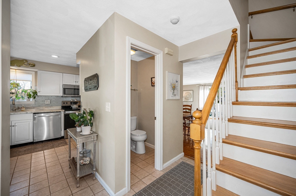 95 Abington Road, Unit 95 Danvers, MA 01923 - Photo 4 of 42