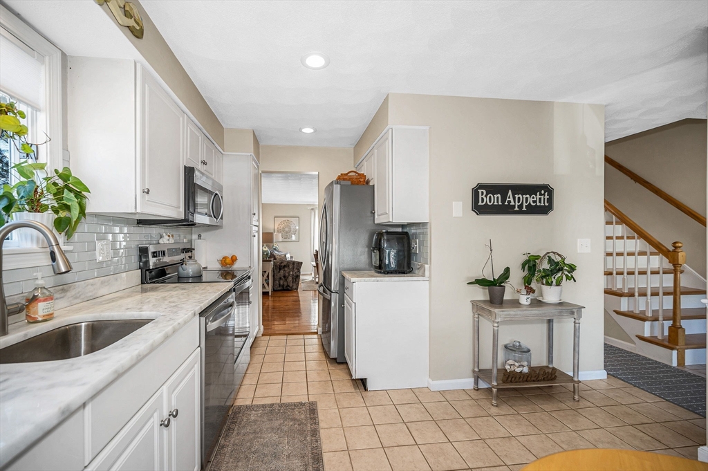 95 Abington Road, Unit 95 Danvers, MA 01923 - Photo 7 of 42