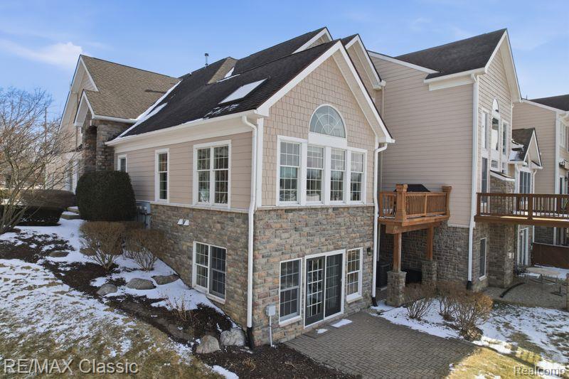 24803 Reeds Pointe Drive Novi, MI 48374 - Photo 2 of 53