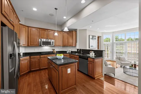$1,200,000 | 5139 Brawner Place, Alexandria, VA 22304
