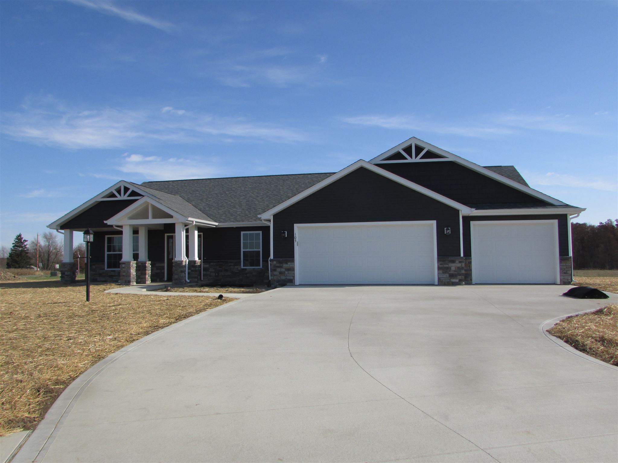 105 East Lake Court Decatur, IN 46733 - Photo 1 of 22