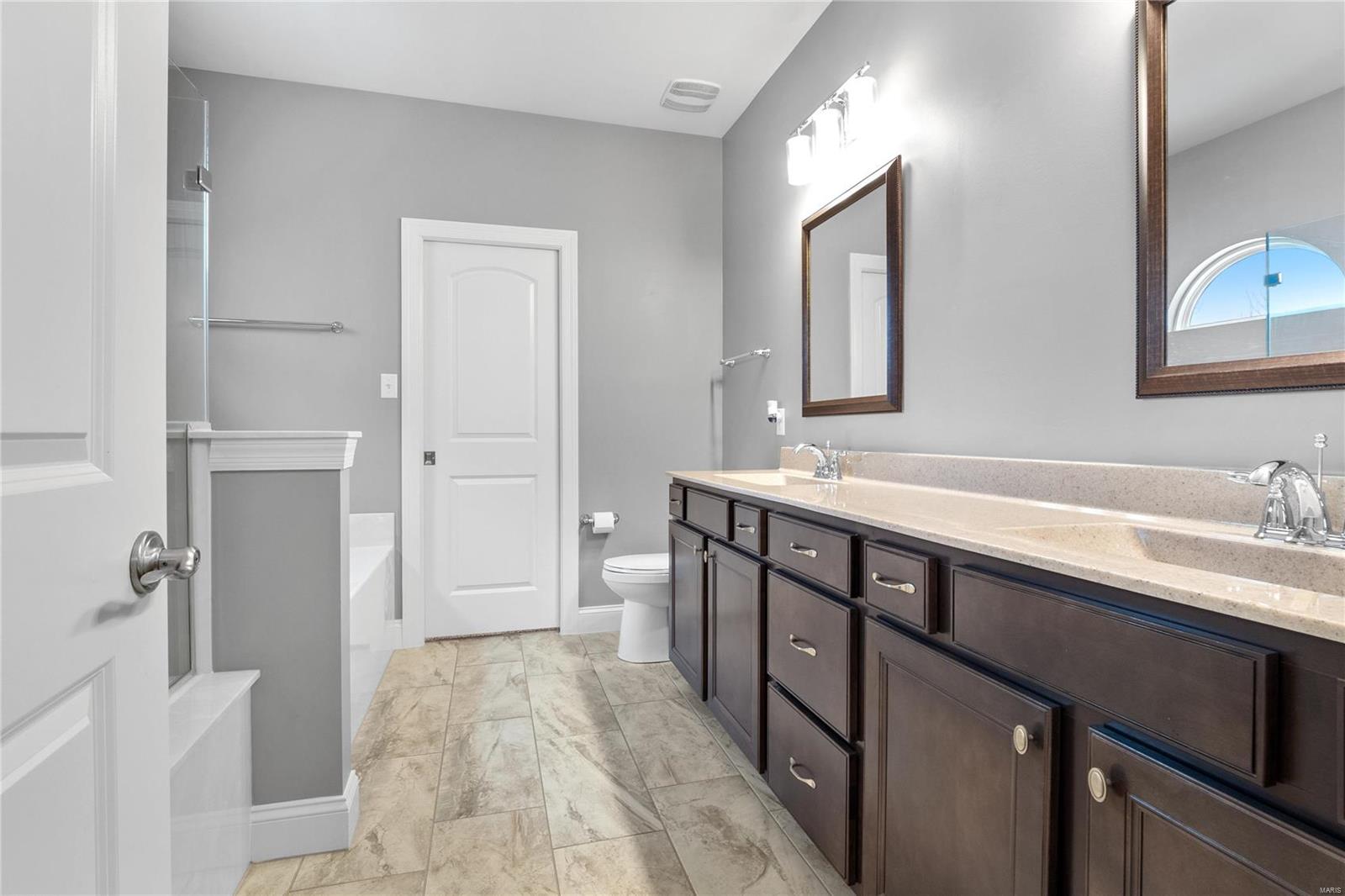 919 Ridgepointe Pl Circle, Unit 131 Lake St. Louis, MO 63367 - Photo 22 of 45