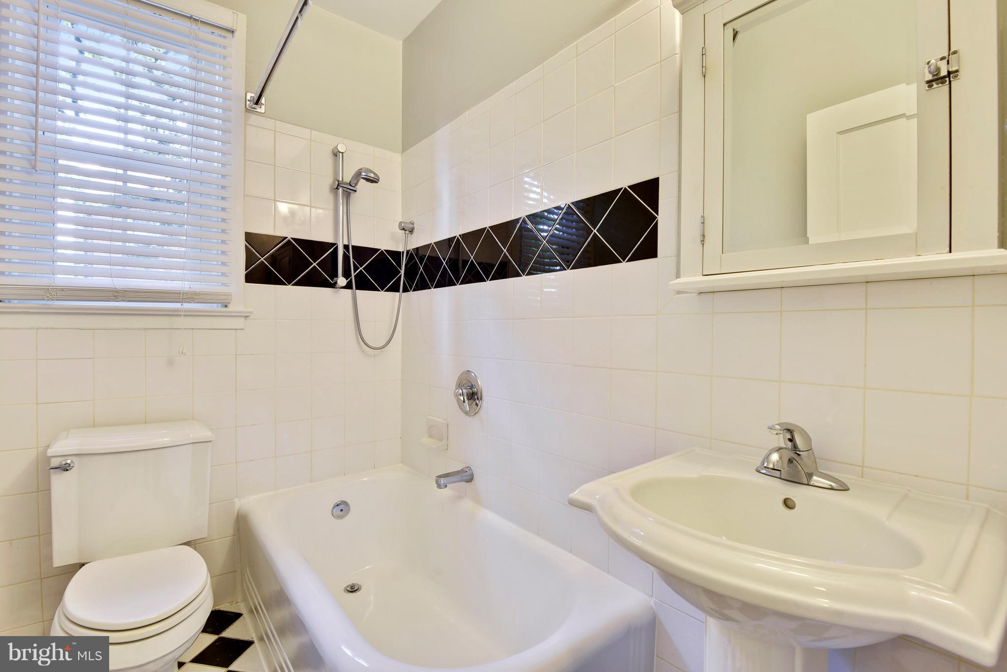 513 Schuyler Road Silver Spring, MD 20910 - Photo 19 of 29 Bath
