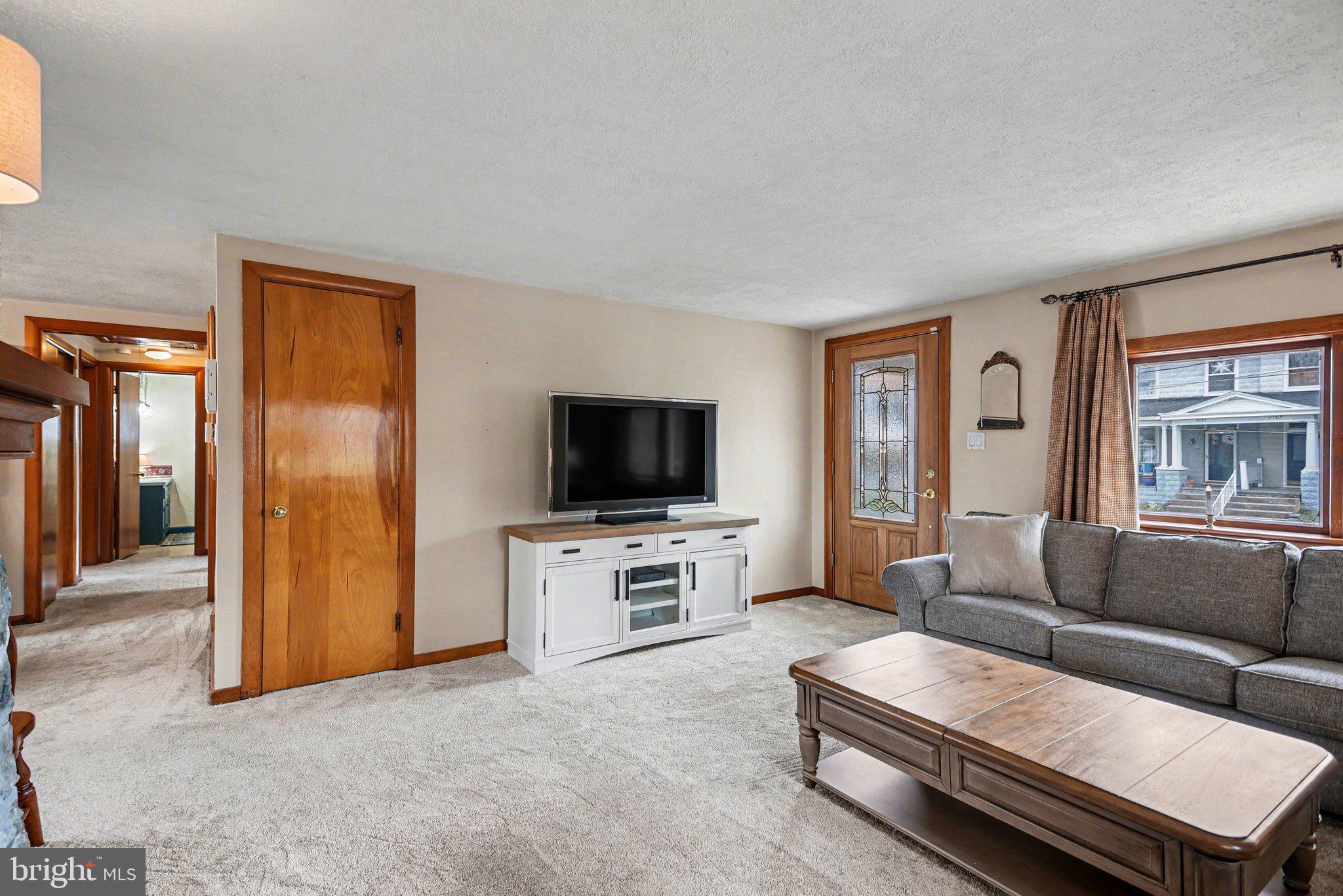 2708 Mill Road Mechanicsburg, PA 17055 - Photo 5 of 27 Cozy living space with natural light.