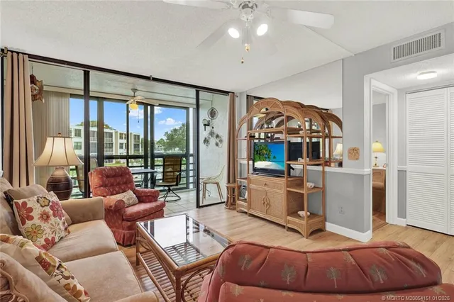 $290,000 | 1950 Southwest Palm City Road, Unit 7207, Stuart, FL 34994