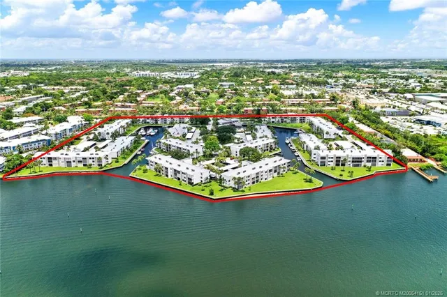 $290,000 | 1950 Southwest Palm City Road, Unit 7207, Stuart, FL 34994