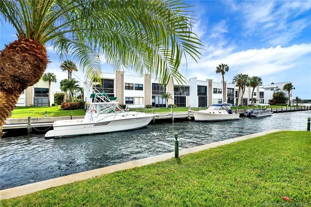 $290,000 | 1950 Southwest Palm City Road, Unit 7207, Stuart, FL 34994