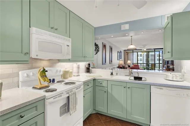 $290,000 | 1950 Southwest Palm City Road, Unit 7207, Stuart, FL 34994