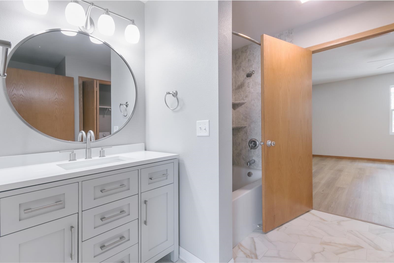 2414 Commercial Madison, WI 53704 - Photo 19 of 62