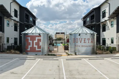 $299,500 | 630 Central Parkway, Unit 1113, New Braunfels, TX 78130