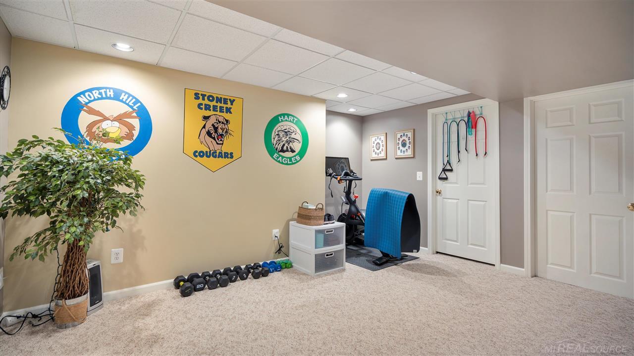 1724 Chase Rochester, MI 48307 - Photo 29 of 37 50083026-28.JPG