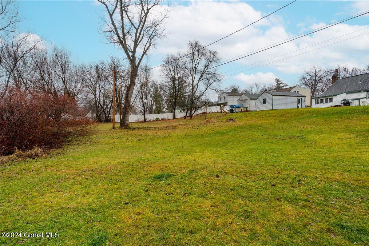 7 Audrey Road Colonie, NY 12110 - Photo 5 of 31 05-7 AUDREY-24