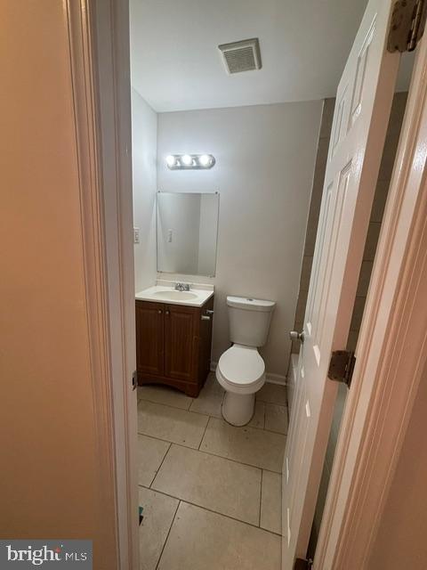 21 Locust Court Sicklerville, NJ 08081 - Photo 10 of 29 a bathroom with a toilet sink and mirror