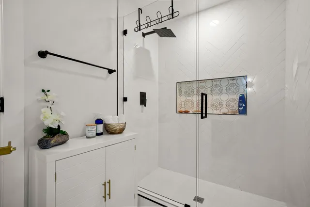 $3,250 | 3904 Highland Drive, Austin, TX 78734