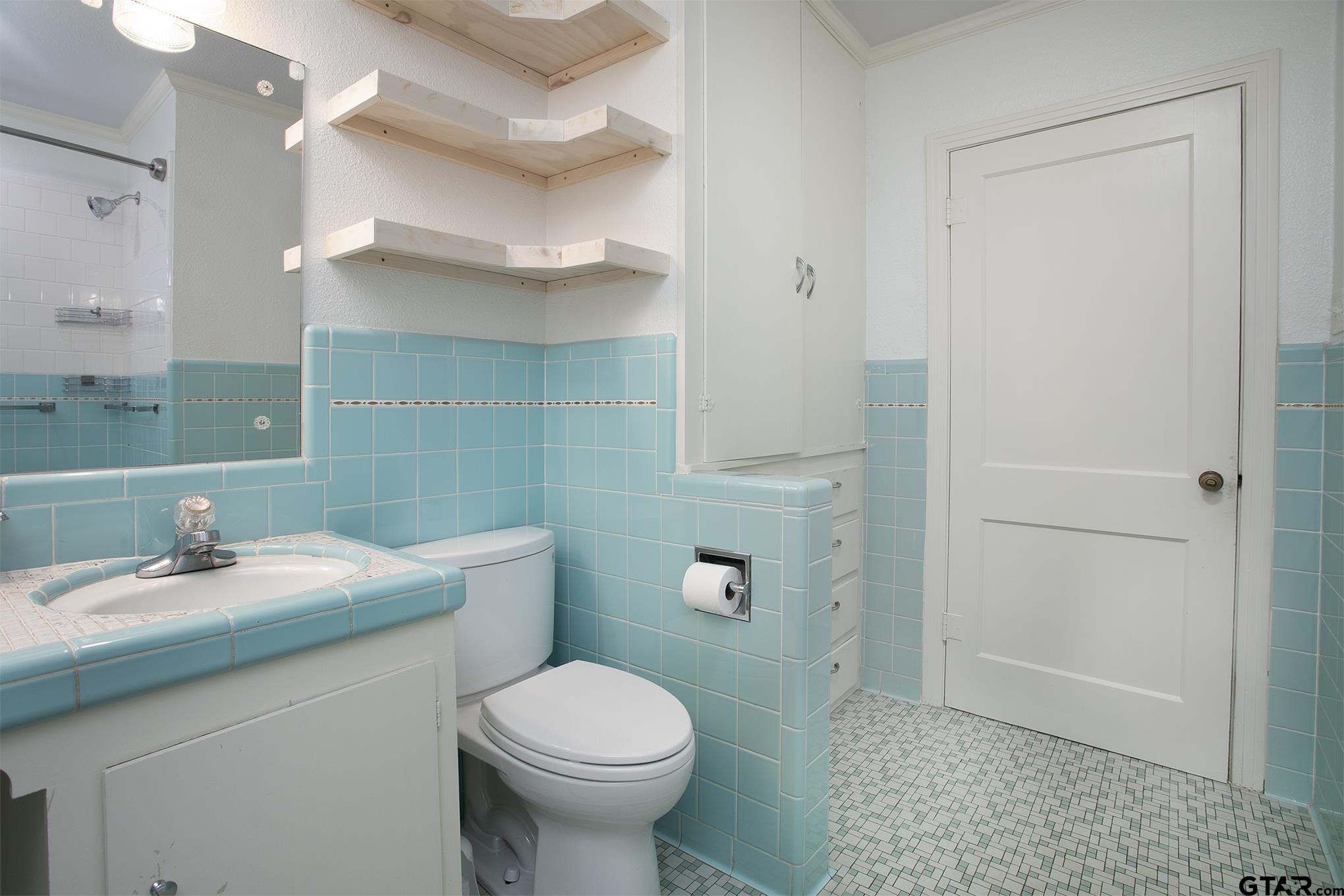 502 West Hubbard Street Lindale, TX 75771 - Photo 22 of 48 a bathroom with a sink toilet and vanity