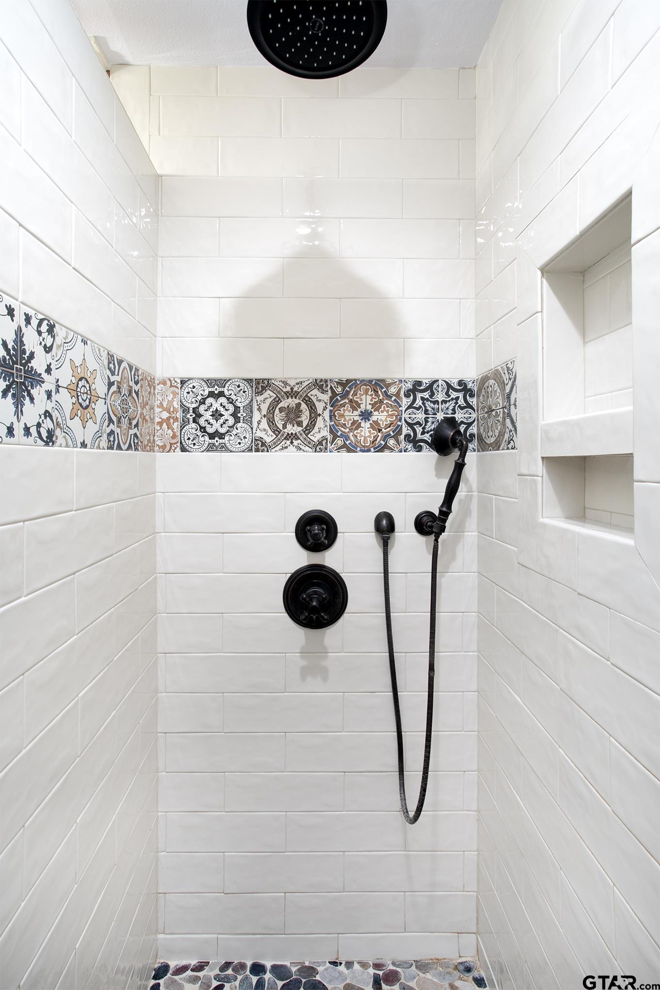 502 West Hubbard Street Lindale, TX 75771 - Photo 29 of 48 a bathroom with a shower