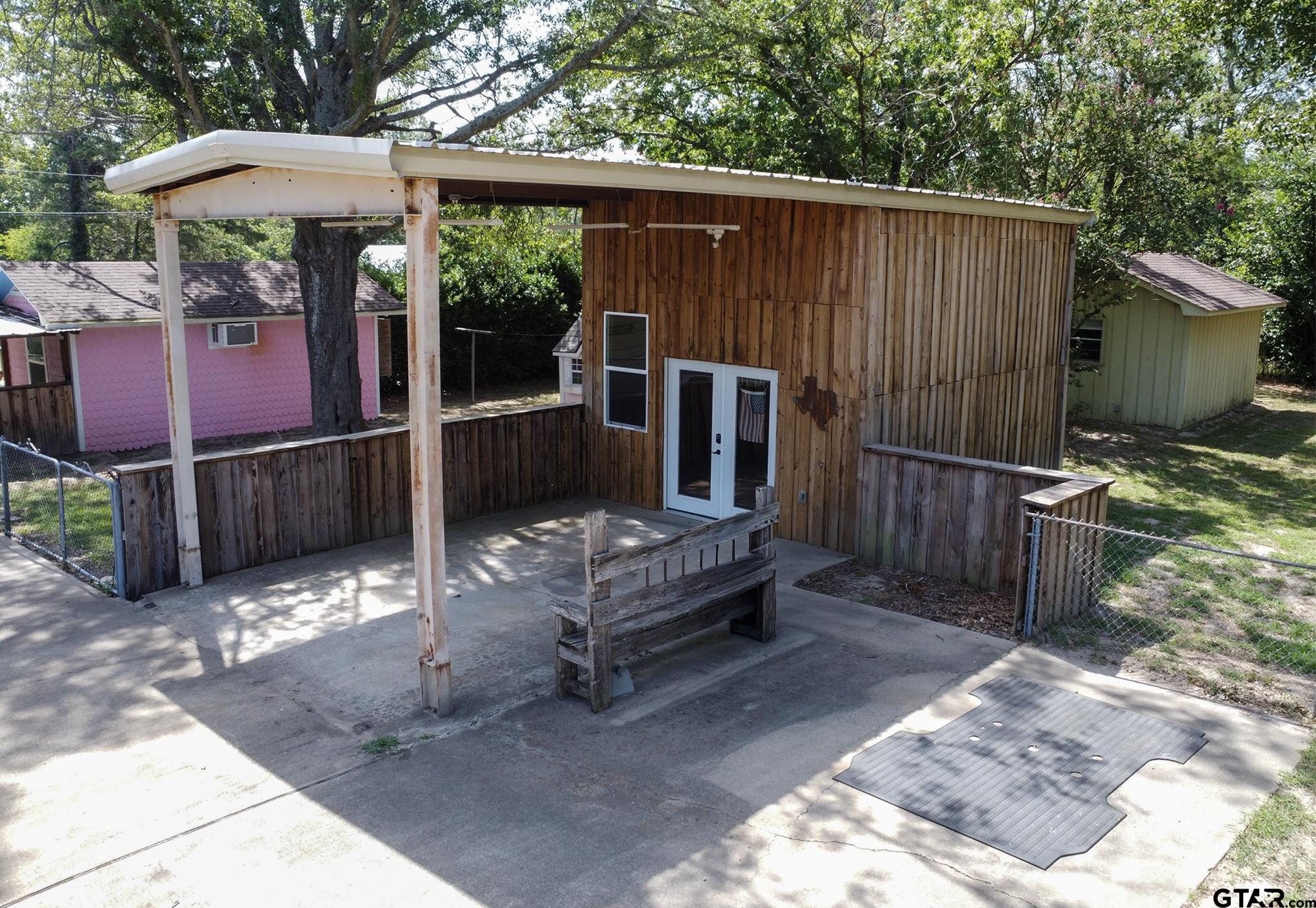 502 West Hubbard Street Lindale, TX 75771 - Photo 40 of 48 a backyard of a house with table and chairs