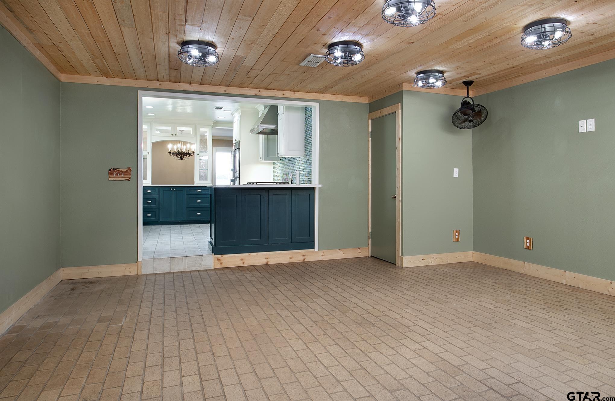 502 West Hubbard Street Lindale, TX 75771 - Photo 9 of 48