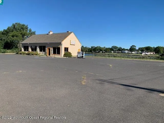 a view of a lake in middle of the house